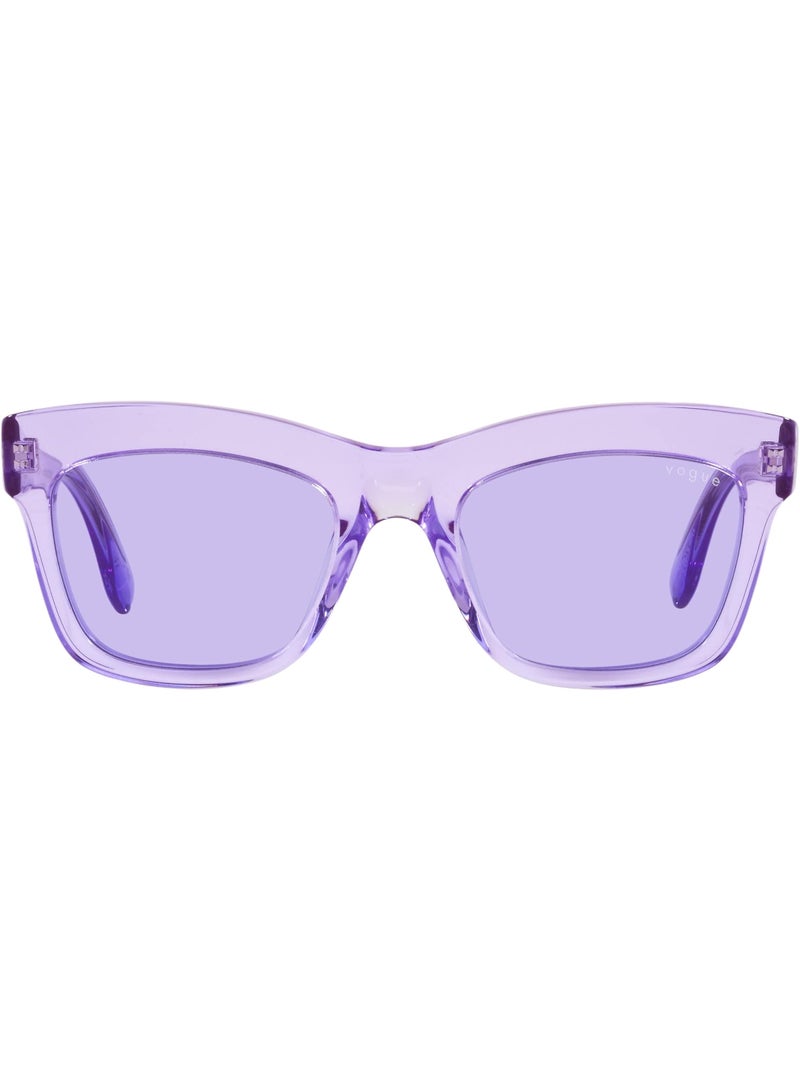 فوغ نظارات شمسية فوغ للنساء مربعة الشكل بلون بنفسجي شفاف - موديل VO5392S MBB x Vogue - مقاس 50 - Image 2